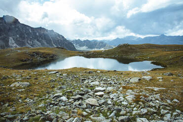 Blick auf eine schöne, stimmungsvolle Landschaft in den Alpen. - CAVF65232