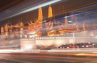 Night traffic surrounding the Grand Palace of Bangkok - CAVF65407