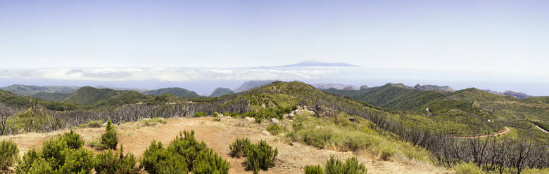 Spanien, Kanarische Inseln, La Gomera, Panoramablick vom Gipfel des Garajonay - MAMF00897
