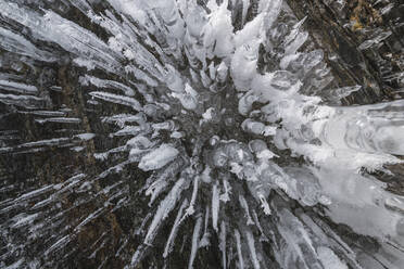 Das Innere der Eishöhle im Baikalsee - CAVF65648