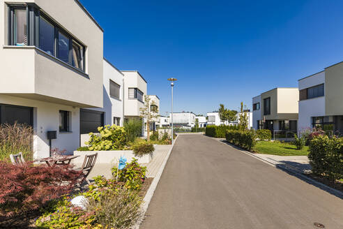 Germany, Bavaria, Neu-Ulm, Rows of suburb houses and empty street - WDF05525