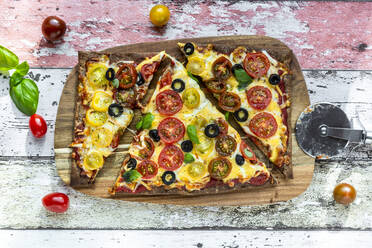 Low carb flax seed pizza with cheese, cherry tomatoes, olives and basil - SARF04385