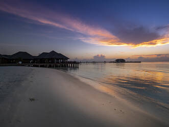 Maldives, Sandy coastal beach of South Male Atoll at dusk - AMF07361