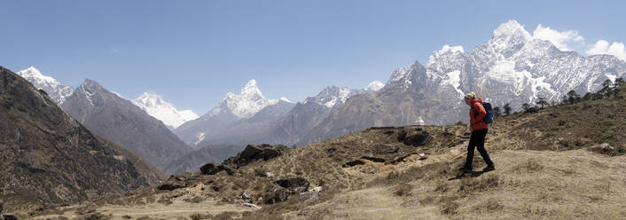 Frau auf dem Everest-Basislager-Trek nera Khumjung, Himalaya, Solo Khumbu, Nepal - ALRF01594