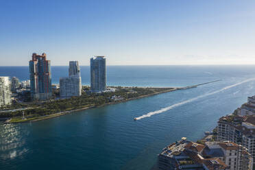 Küstenwolkenkratzer am Strand von Miami, Luftaufnahme, Miami, Florida, Vereinigte Staaten - ISF22212