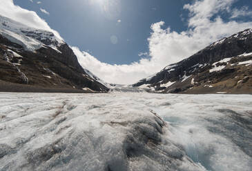 Athabasca-Gletscher im Columbia-Eisfeld, Alberta, Kanada. - CAVF65687