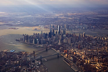 Ein Blick auf New York City aus der Luft, in etwa 2000 Fuß Höhe. - AAEF04546