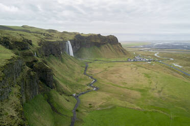 Luftaufnahme des Seljalandsfoss, Island - AAEF04551