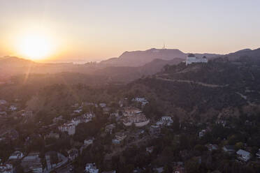 Das Griffith Observatory ist eine Einrichtung in Los Angeles, Kalifornien, die am Südhang des Mount Hollywood im Griffith Park von Los Angeles liegt. - AAEF04565