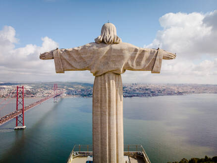 Luftaufnahme der Cristo Rei-Statue, Lissabon, Portugal - AAEF04632