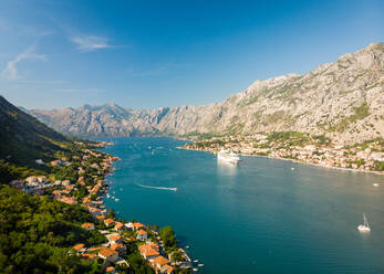 Luftaufnahme der Bucht von Kotor, Montenegro - AAEF04638