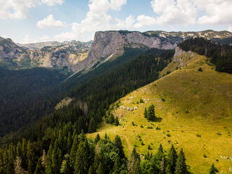 Blick vom Aussichtspunkt auf der Wanderroute zum Jablan-See, Durmitor, Montenegro - AAEF04658