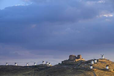 Windmills of Don Quixote and Castillo de Consuegra in La Mancha_Spain - CAVF65739