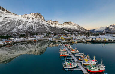 Luftaufnahme der Insel Senja während der Winde, Norwegen - AAEF04689