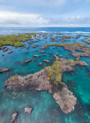 Luftaufnahme der Inselarchipele auf Galapagos. - AAEF04847