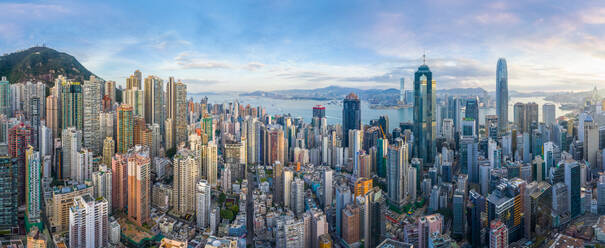 Luftaufnahme des Stadtbilds von Hongkong bei Tag. - AAEF04869