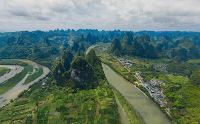 Luftaufnahme der Guilin-Berge, China - AAEF04880