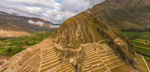 Luftaufnahme der Ruinen von Ollantaytambo, Peru - AAEF04915