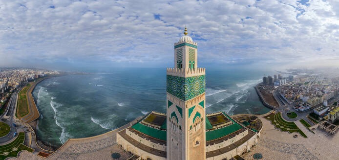 Luftaufnahme der Hassan-II-Moschee in Casablanca, Marokko - AAEF04963