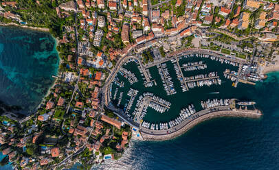 Blick aus der Luft auf den Hafen von Saint Jean Cap Ferrat, Frankreich. - AAEF04975