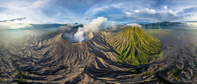 Luftaufnahme des Nationalparks Bromo Tengger Semeru, Indonesien - AAEF05070