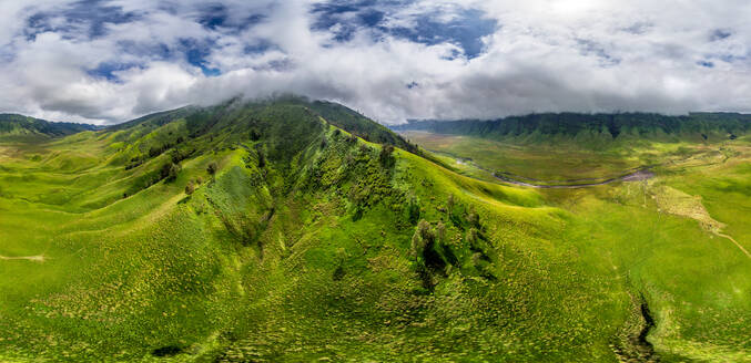 Luftaufnahme des Nationalparks Bromo Tengger Semeru, Indonesien - AAEF05074