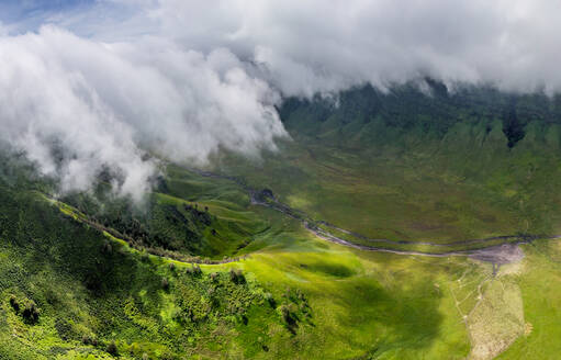 Luftaufnahme des Nationalparks Bromo Tengger Semeru, Indonesien - AAEF05118