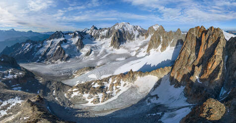 Panoramaluftaufnahme des Mont Blanc, Italien, Frankreich - AAEF05130