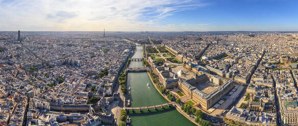 Luftaufnahme der Seine, die Paris, Frankreich, durchquert. - AAEF05210