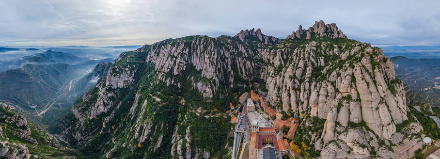 Luftaufnahme der Abtei von Montserrat, Spanien - AAEF05216