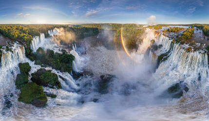 Luftaufnahme der Iguazu-Wasserfälle, Argentinien, Brasilien - AAEF05218