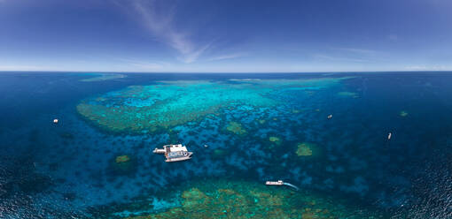 Luftaufnahme des Great Barrier Reefs, Australien - AAEF05232