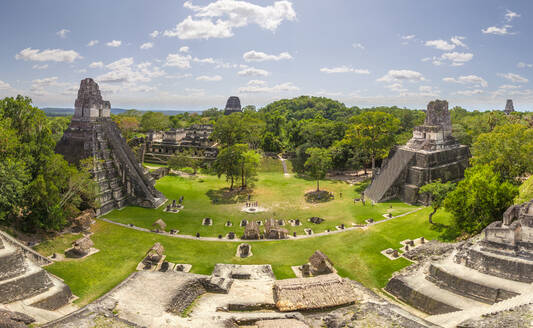 Luftaufnahme der Maya-Pyramiden, Tikal, Guatemala - AAEF05244