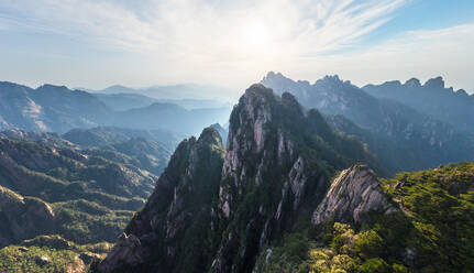 Luftaufnahme des Huangshan-Gebirges, China - AAEF05279