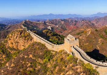 Aerial view of the Great Wall of China during sunny day. - AAEF05389
