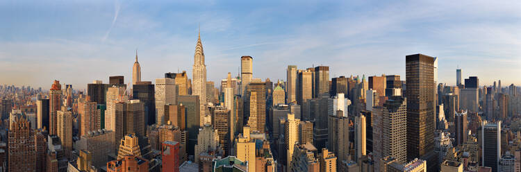 Luftaufnahme des Chrysler Buildings in Manhattan, New York, USA - AAEF05446