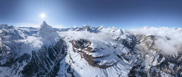 Luftaufnahme des Matterhorns, Schweiz, aus der Vogelperspektive - AAEF05481