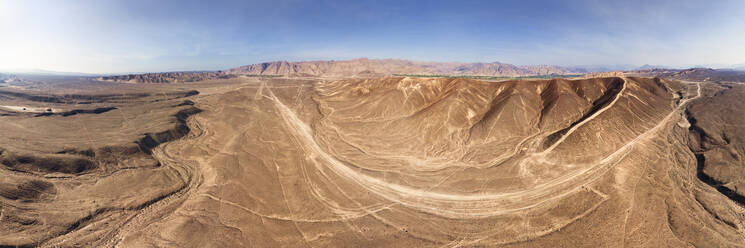 Panoramaluftaufnahme der Geoglyphen im Palpa-Tal, Peru. - AAEF05553