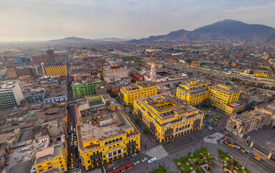 Luftaufnahme des Stadtzentrums von Lima, Peru. - AAEF05564