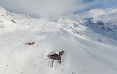 Luftaufnahme der Station des Skigebiets Courchevel, Frankreich. - AAEF05568