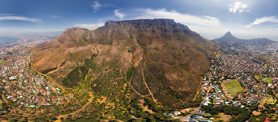 Luftaufnahme des Tafelbergs, Kapstadt, Südafrika - AAEF05580