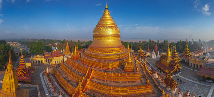 Luftaufnahme der Shwezigon-Pagode, Bagan, Myanmar - AAEF05585