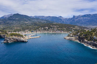 Luftaufnahme von Port de Soller, Mallorca, Balearische Inseln, Spanien, Mittelmeer, Europa - RHPLF12293