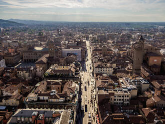 Via Rizzoli, erhöhter Blick vom Asinelli-Turm, Bologna, Emilia-Romagna, Italien, Europa - RHPLF12344