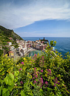 Vernazza Dorf, Blick von oben, Cinque Terre, UNESCO Weltkulturerbe, Ligurien, Italien, Europa - RHPLF12364