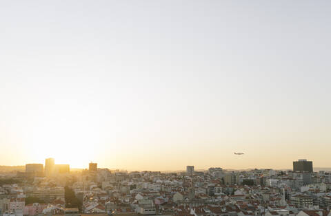 Panoramablick auf die Stadt bei Sonnenuntergang, Lissabon, Portugal, lizenzfreies Stockfoto