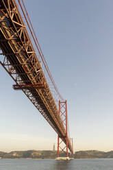 25. April Brücke in Lissabon, Portugal - AHSF00996