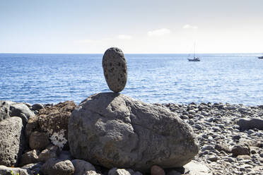 Steinhaufen am Strand, Valle Gran Grey, La Gomera, Kanarische Inseln, Spanien - MAMF00901