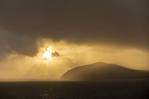 Sonnenaufgang über den Blasket Islands, Dingle-Halbinsel, County Kerry, Munster, Republik Irland, Europa - RHPLF12579