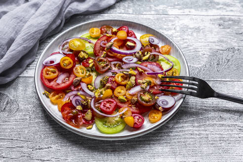 Tomatensalat mit roten Zwiebeln und Pistazien - SARF04390